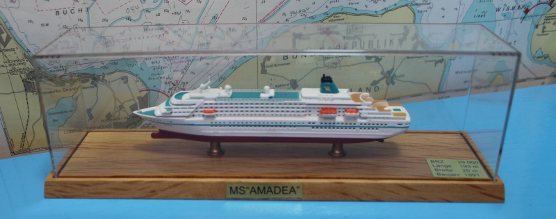 Kreuzfahrtschiff "MS Amadea" ex "Asuka" Phoenix Reisen (1 St.) BA 20xx in Vitrine